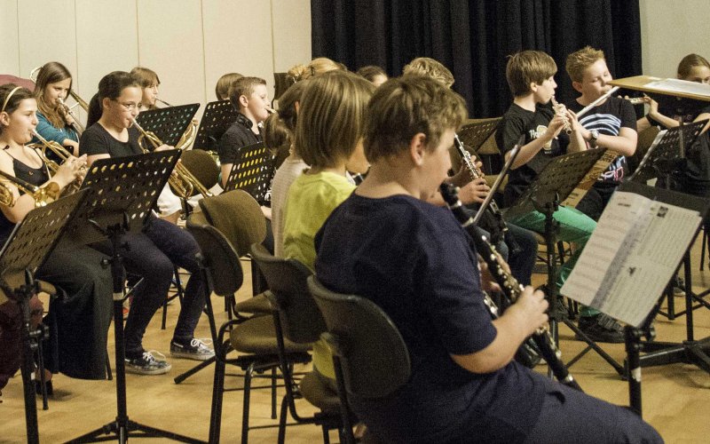 Aktivitäten Düsseldorf Realschulen - Schüler beim Musikunterricht